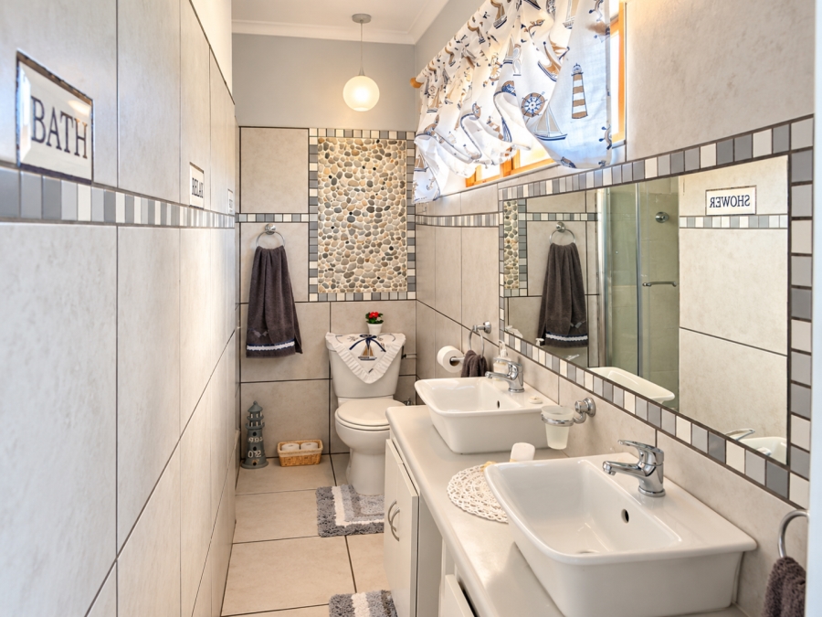 5 Bedroom Property for Sale in Kleinbaai Western Cape